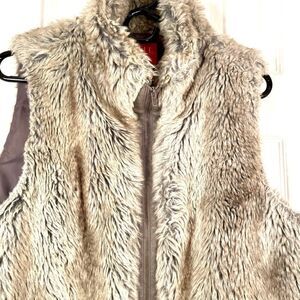 ELLE FAUX FUR VEST FRONT ZIPPER SIZE LARGE